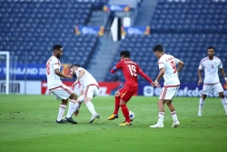 video nhung pha cuu thua xuat than cua thu mon bui tien dung khien u23 jordan gian tim nguoi