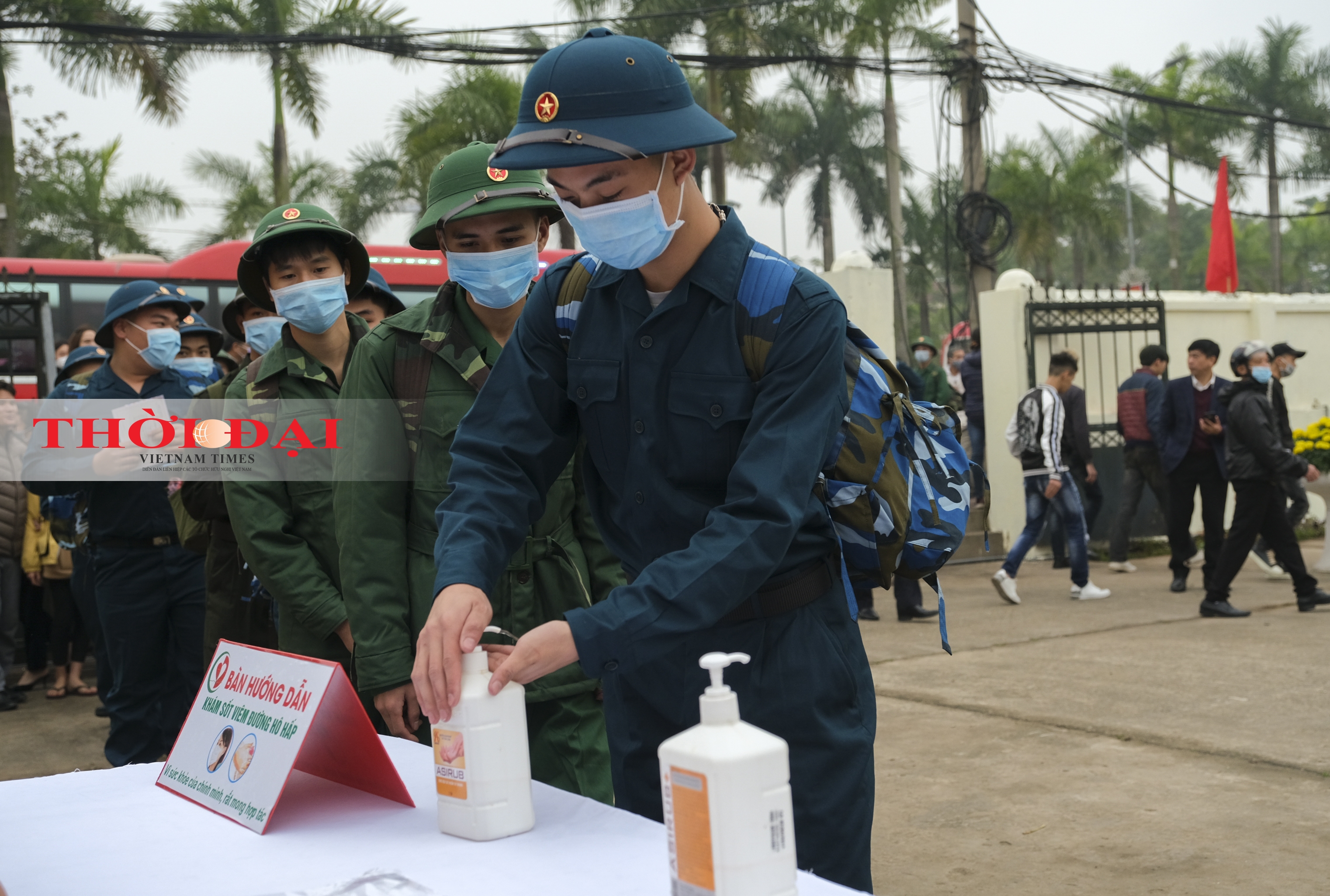 dong anh hon 200 tan binh len duong thuc hien nghia vu quan su