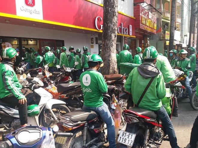 Dịch COVID-19 giúp nghề giao hàng "lên ngôi" dich covid 19 giup nghe giao hang len ngoi