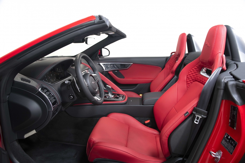 Jaguar Land Rover giới thiệu F-TYPE mới tại thị trường Việt Nam