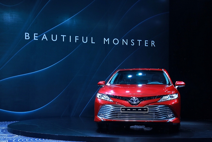 nguoc dong thi truong khach mua camry 2019 mat them 100 trieu phu kien