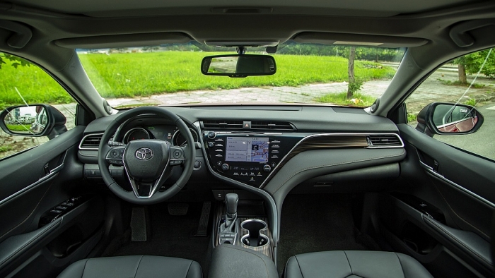 nguoc dong thi truong khach mua camry 2019 mat them 100 trieu phu kien