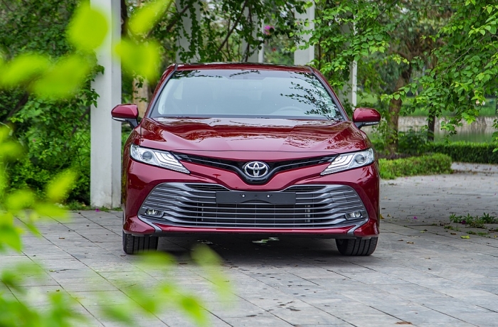 nguoc dong thi truong khach mua camry 2019 mat them 100 trieu phu kien