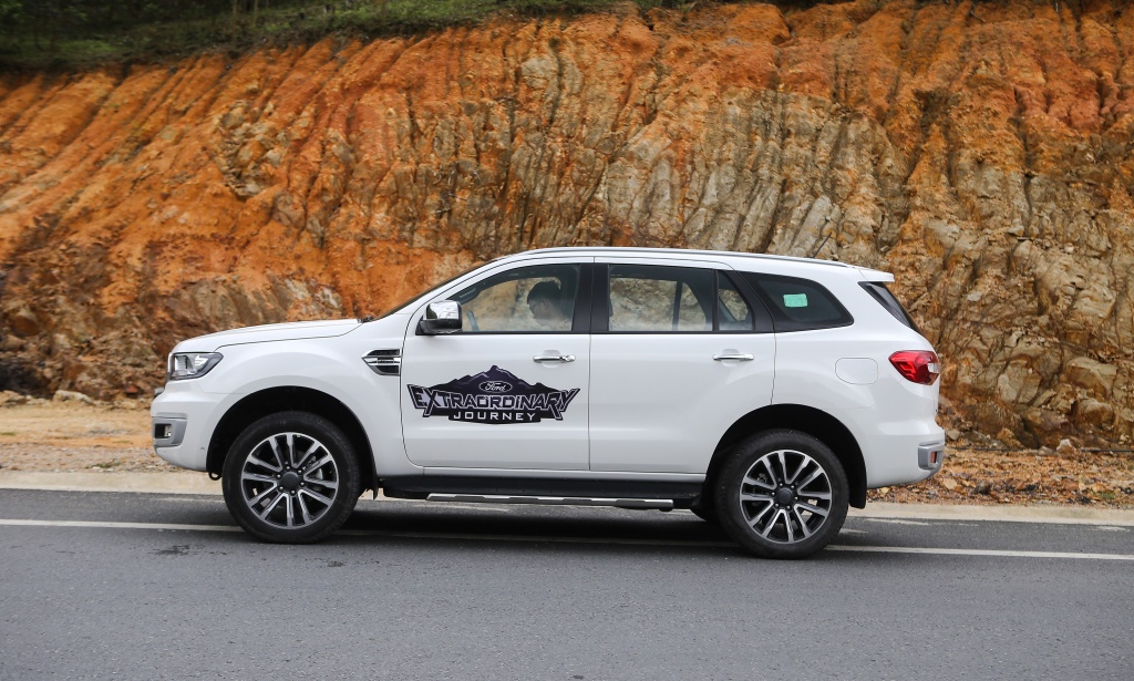 thuc hu thong tin suv 7 cho everest dang duoc giam gia hon 120 trieu