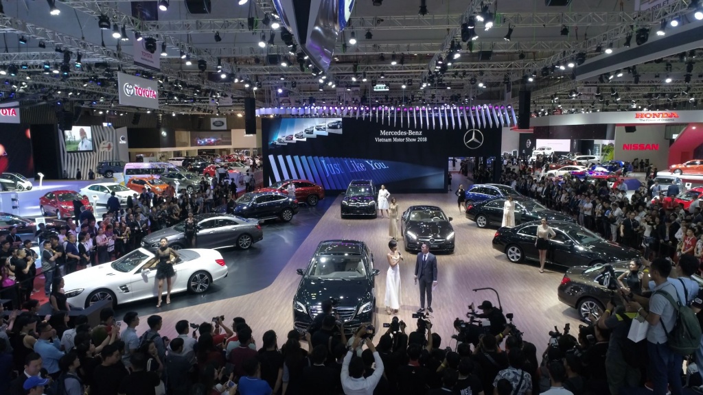 1648 mercedes benz vieyyt nam soyy huyyu gian hayng loyyn nhayyt tayi vms 2018 voyyi 21 mayyu xe khayc nhau