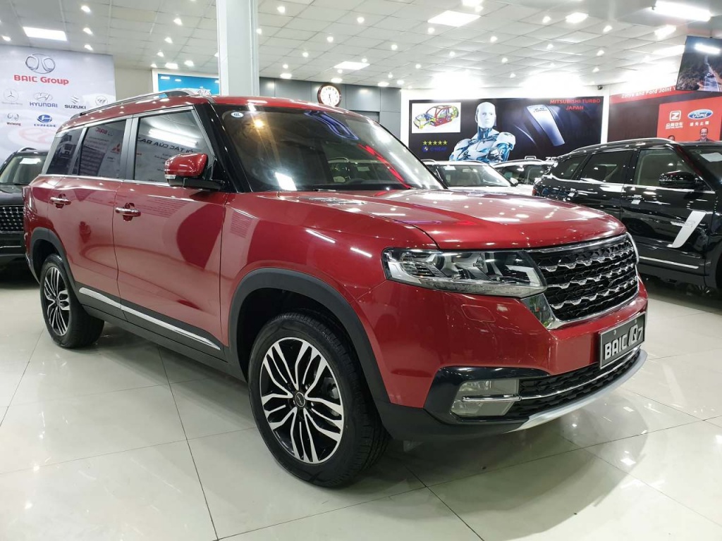 suv trung quoc ri set khung gam chi sau vai thang su dung