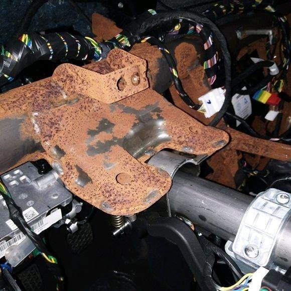 suv trung quoc ri set khung gam chi sau vai thang su dung