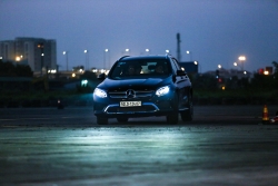 Đến sân bay Gia Lâm, lái ... Mercedes trong đêm