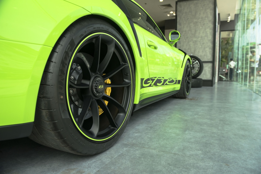 chi tiet porsche 911 gt3 rs 2019 doc nhat viet nam gia gan 16 ty dong