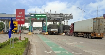 Thủ tướng yêu cầu dừng hoạt động của các trạm thu phí chưa chuyển sang thu điện tử