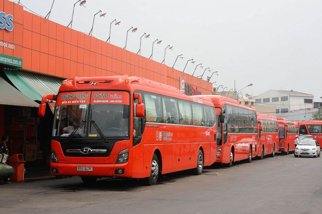 phu xe phuong trang bi dieu tra sam so be gai 13 tuoi