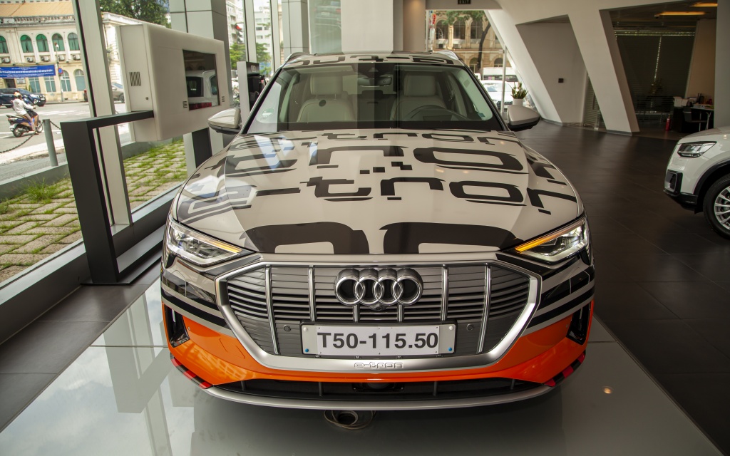 audi se ban mau xe dien e tron tai viet nam