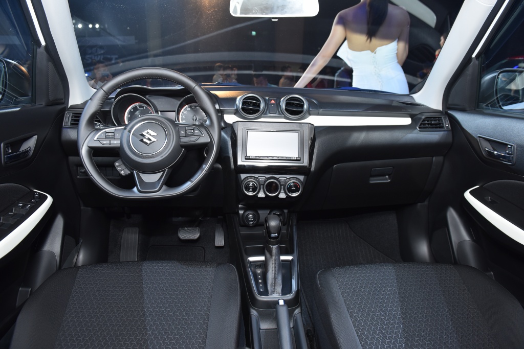 suzuki giam them 50 trieu cho mau swift xe nho tiep tuc nong