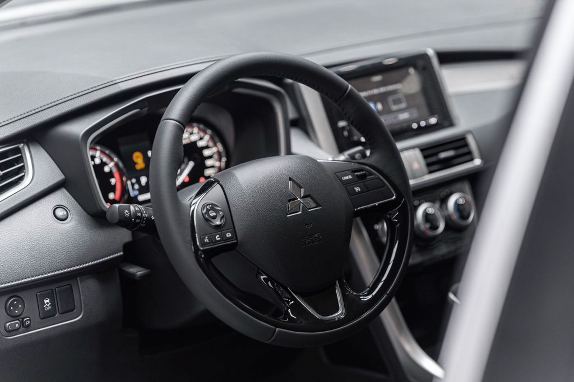 mitsubishi xpander 2020 duoc trinh lang gia tang nhe 10 trieu