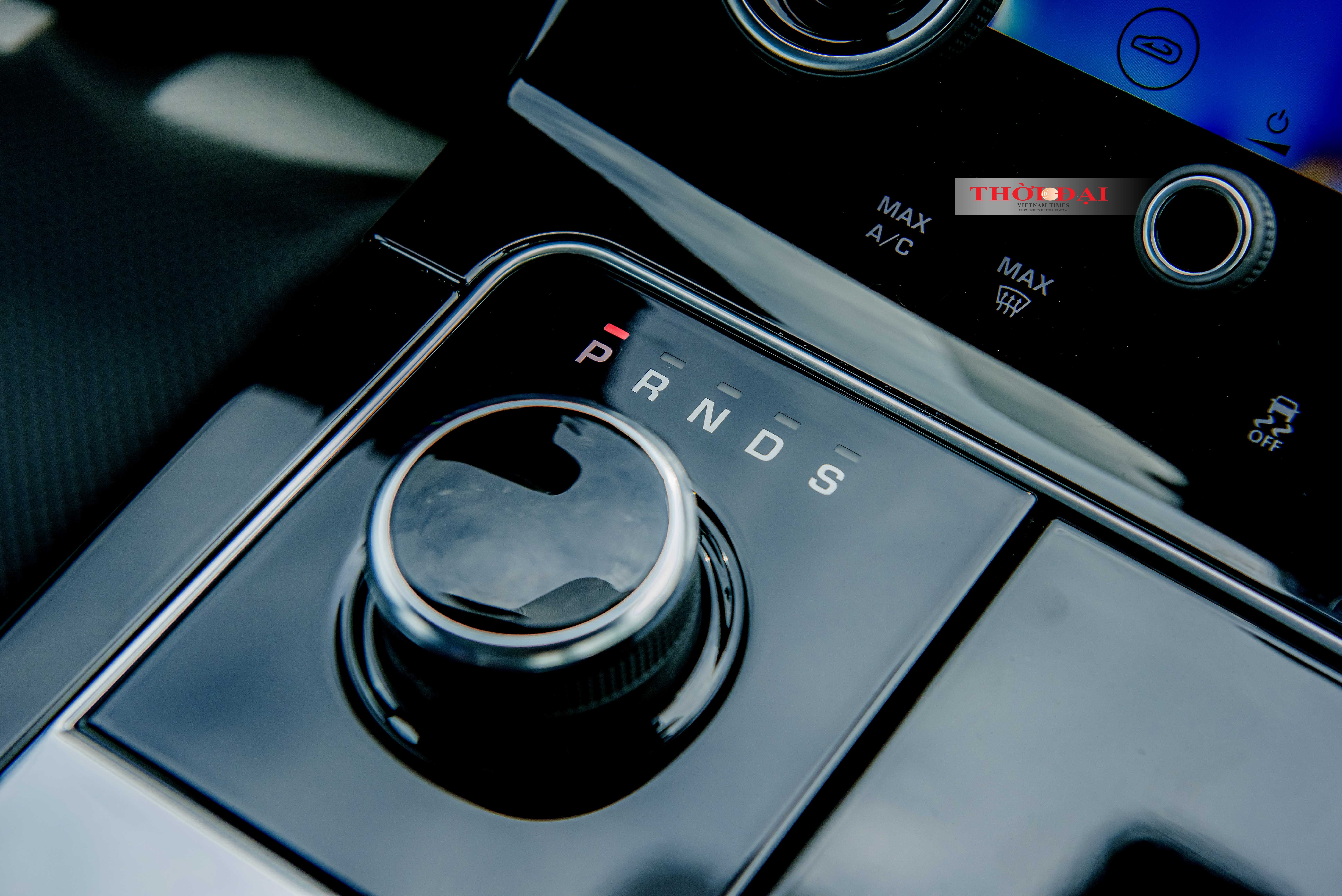 Ảnh: Chi tiết Range Rover Velar có giá hơn 5,4 tỷ đồng