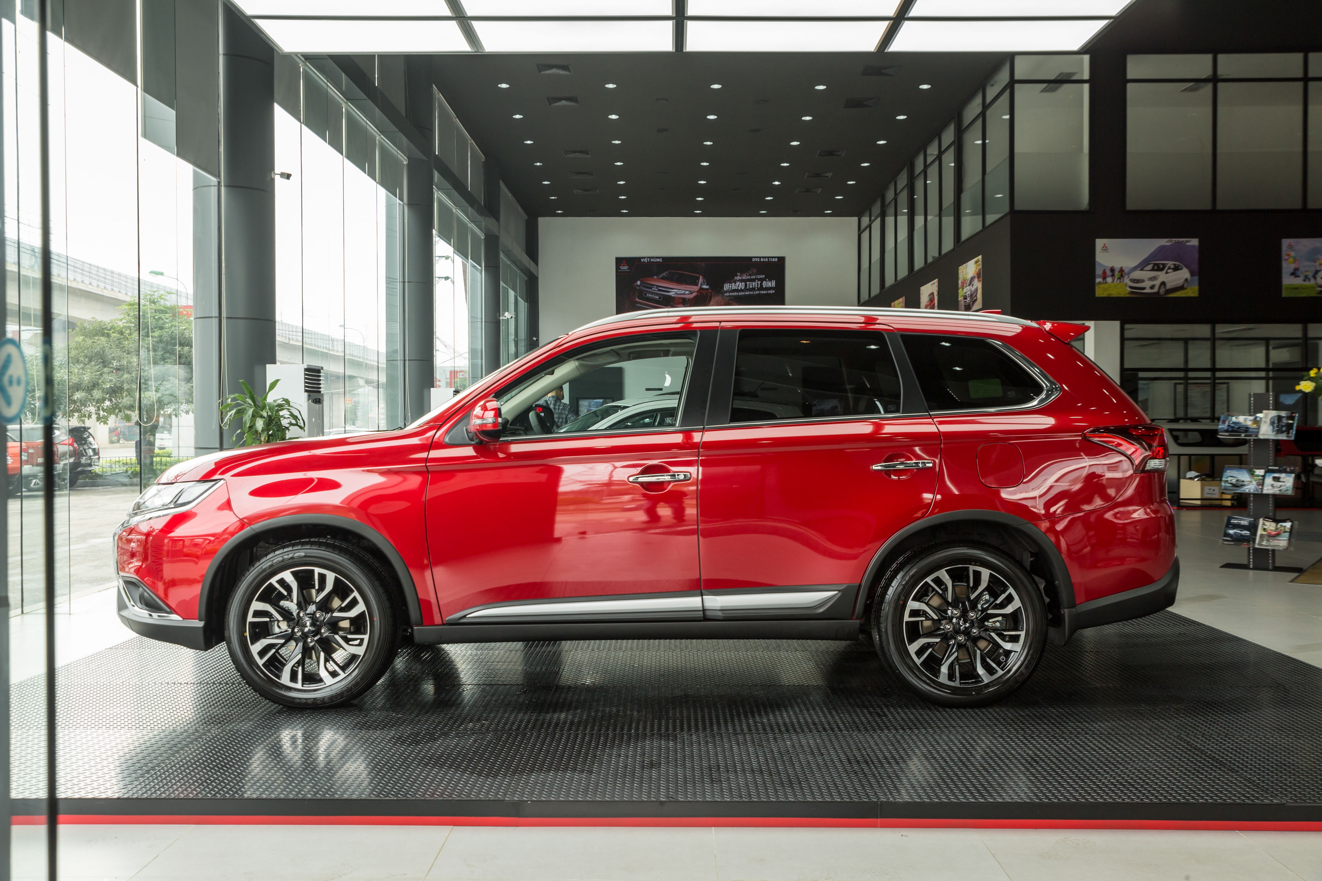 Khách hàng mua xe Mitsubishi có thể sử dụng gói hỗ trợ tài chính với nhiều ưu đãi hấp dẫn