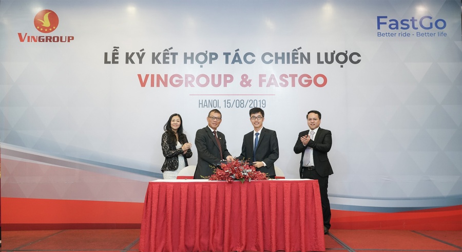 Mang Fadil làm xe dịch vụ, VinFast đang toan tính gì?