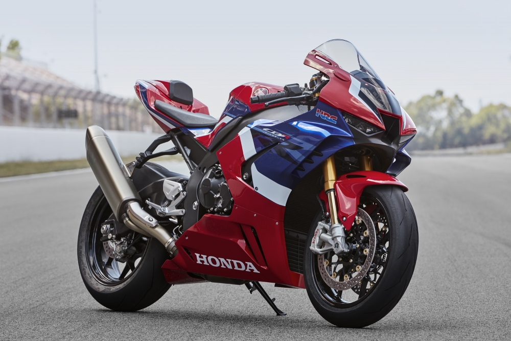 2309 2020 cbr1000rr r location exterior 0001 s