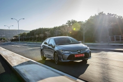 Toyota nâng cấp Altis 2020, giá từ 620 triệu đồng