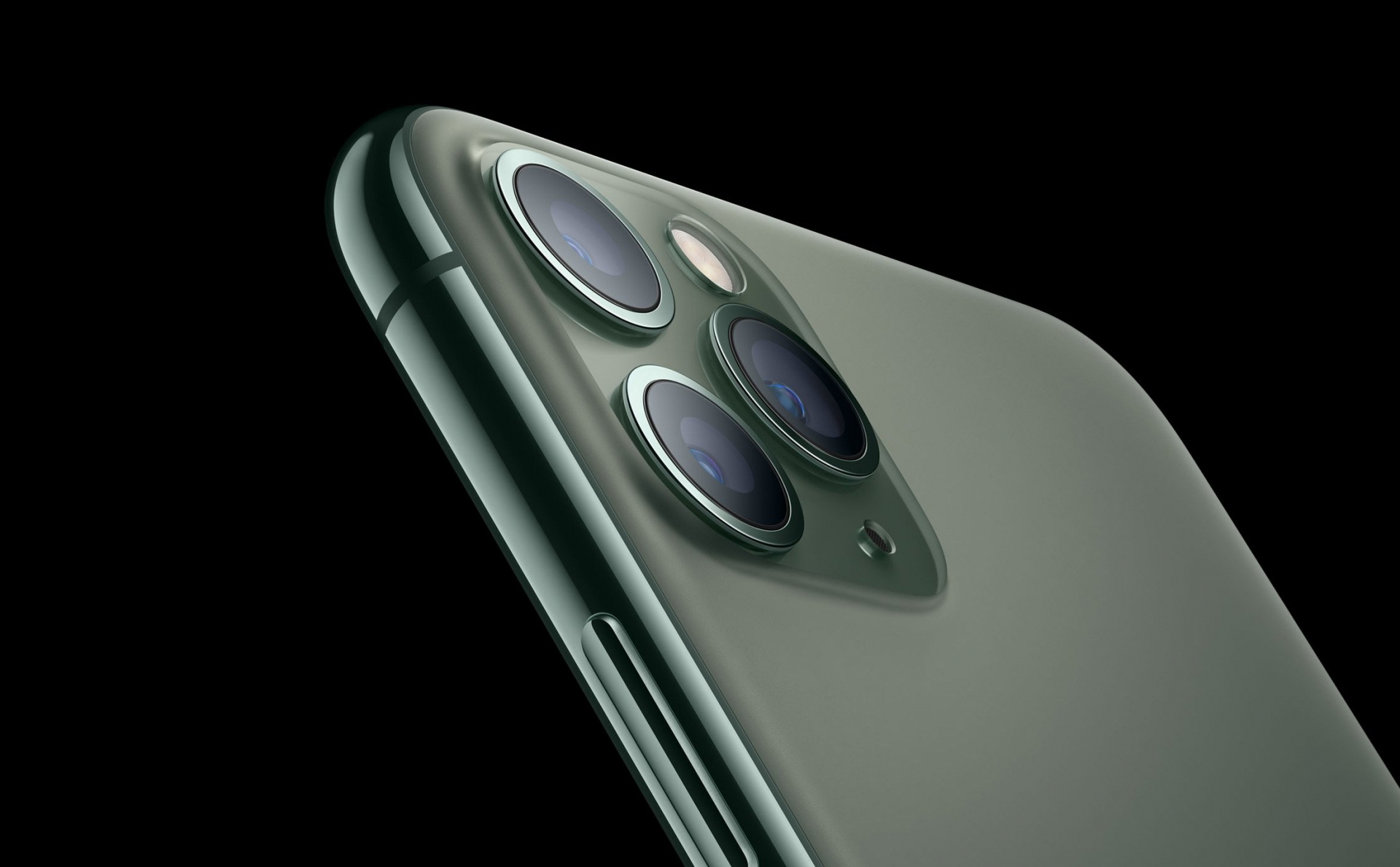gia 3 ban iphone 11 xach tay giam manh