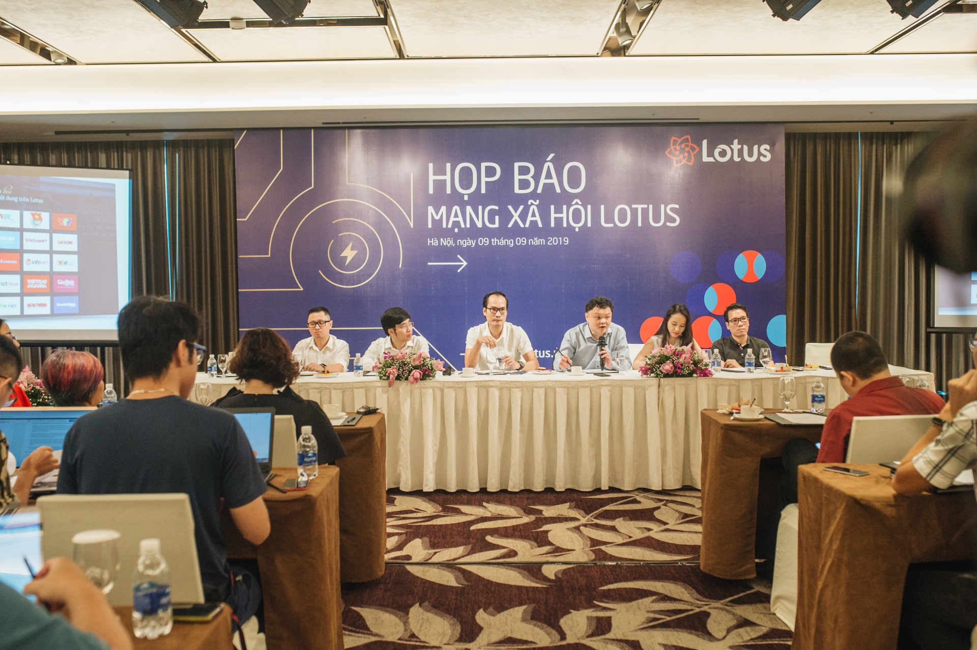 mang xa hoi lotus se di vao thi truong pho quat khong chon giai phap doi dau
