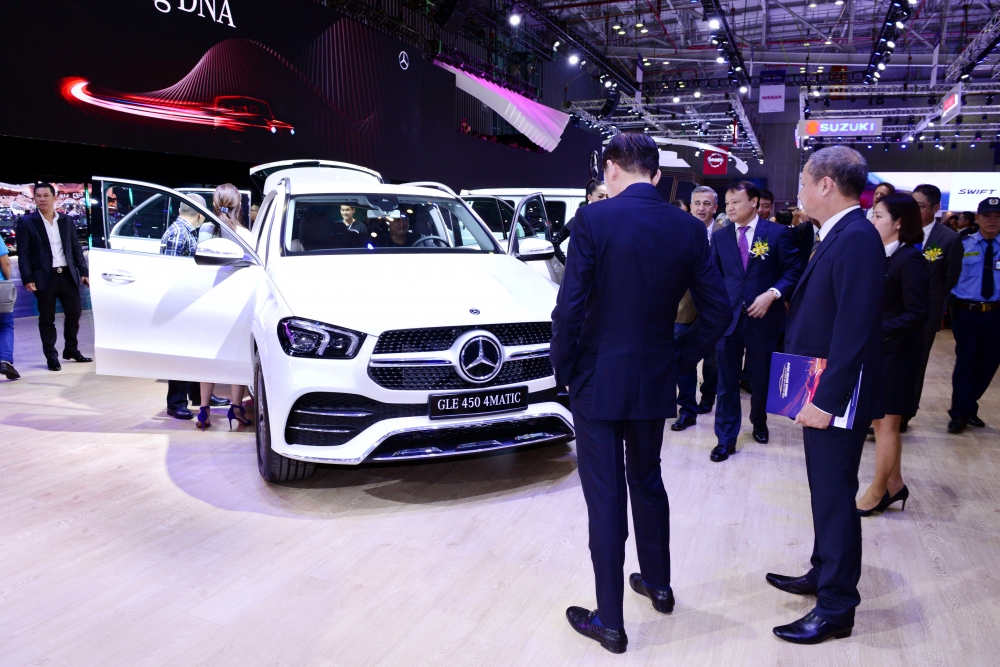 2511-mercedes-benz-co-danh-muc-san-pham-da-dang