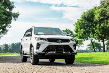 Toyota Fortuner 2020: Thay đổi nhỏ ở ngoại thất, động cơ cũ và giá giảm nhẹ