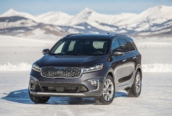 video can canh kia sorento 2021 lan banh tren duong