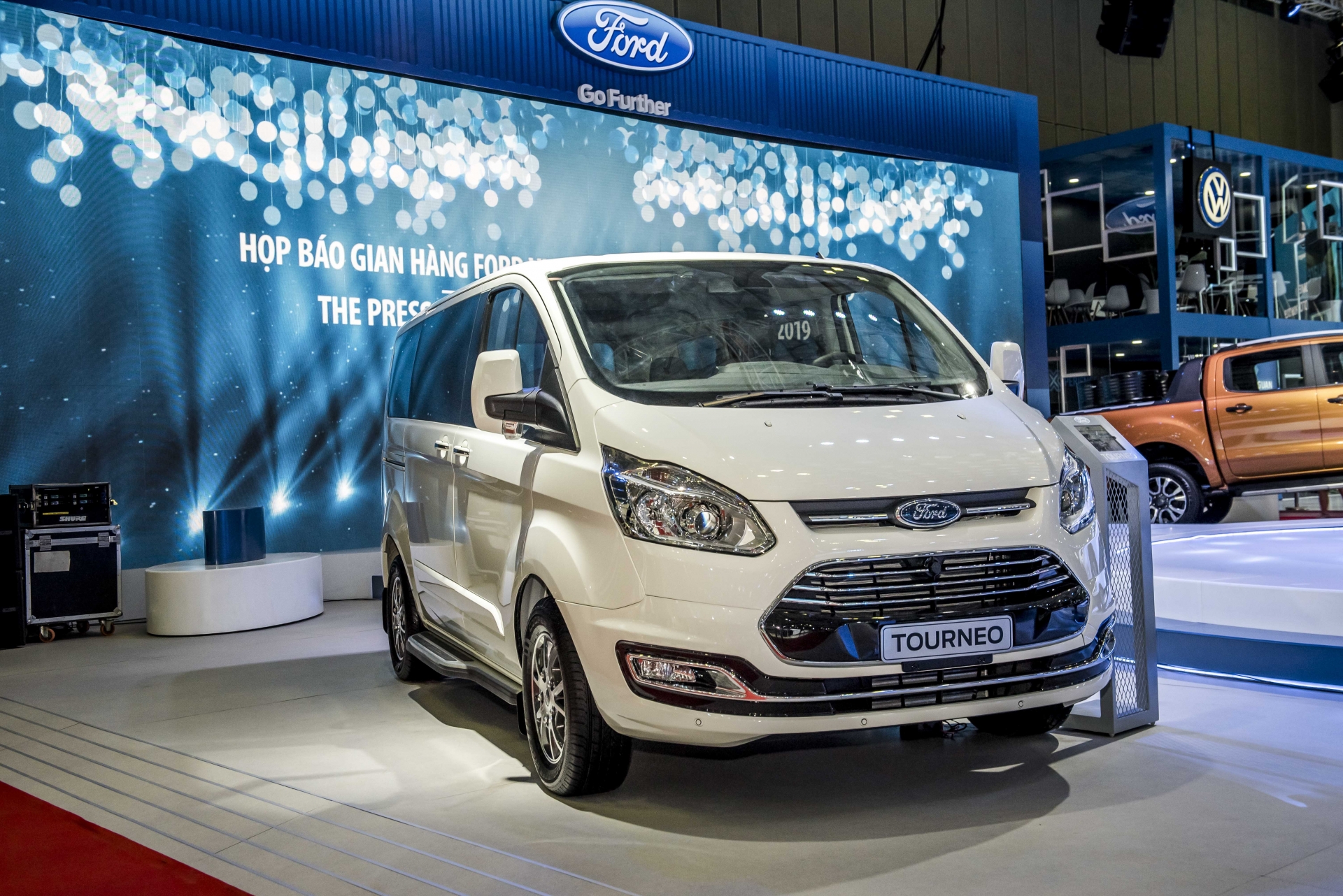 ford viet nam ham nong trien lam vms 2019 bang dan san pham an tuong