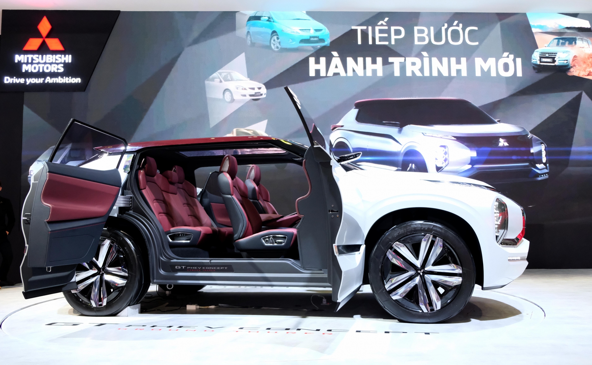 mitsubishi viet nam dem mau xe concept gt phev den vms 2019