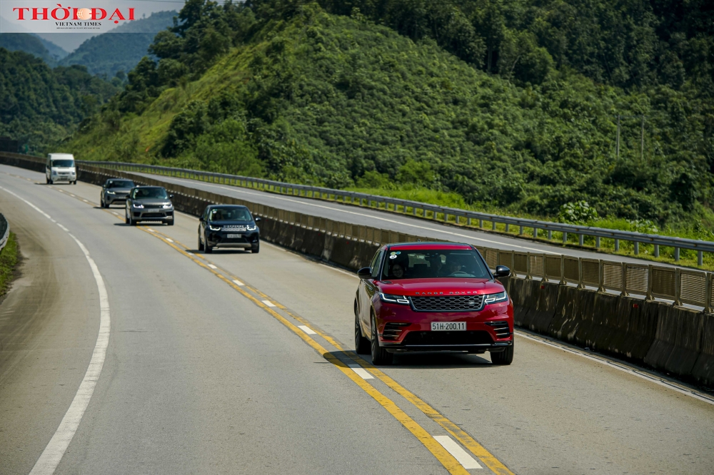 Cảm xúc lạ lẫm khi mang dàn Land Rover 'Quý tộc' đi săn mây Y Tý Cảm xúc lạ lẫm khi mang dàn Land Rover 'Quý tộc' đi săn mây Y Tý