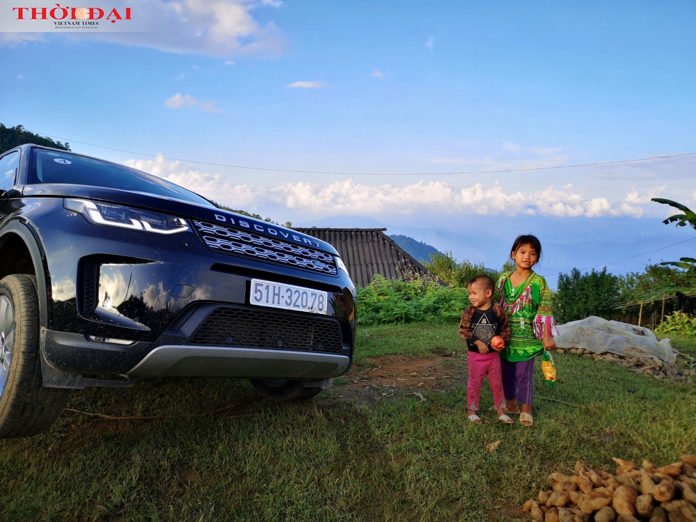 Cảm xúc lạ lẫm khi mang dàn Land Rover 'Quý tộc' đi săn mây Y Tý
