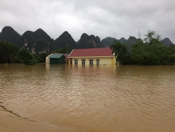 Tiếp tục xuất hiện áp thấp trên Biển Đông, diễn biến mưa lũ tại Trung bộ thêm phức tạp