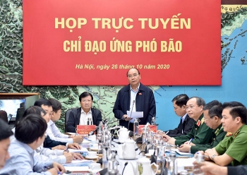 Thủ tướng điều hành cuộc họp khẩn ứng phó bão số 9 (Molave)