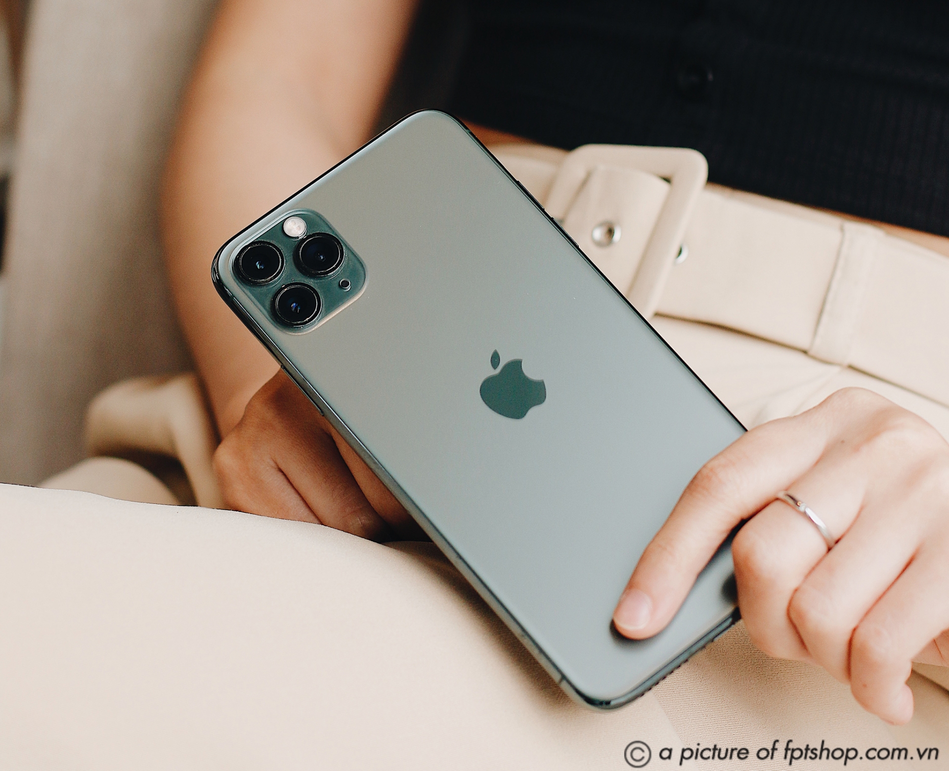 fpt shop chinh thuc phan phoi bo 3 iphone 11 chinh hang gia khoi diem tu 22 trieu dong