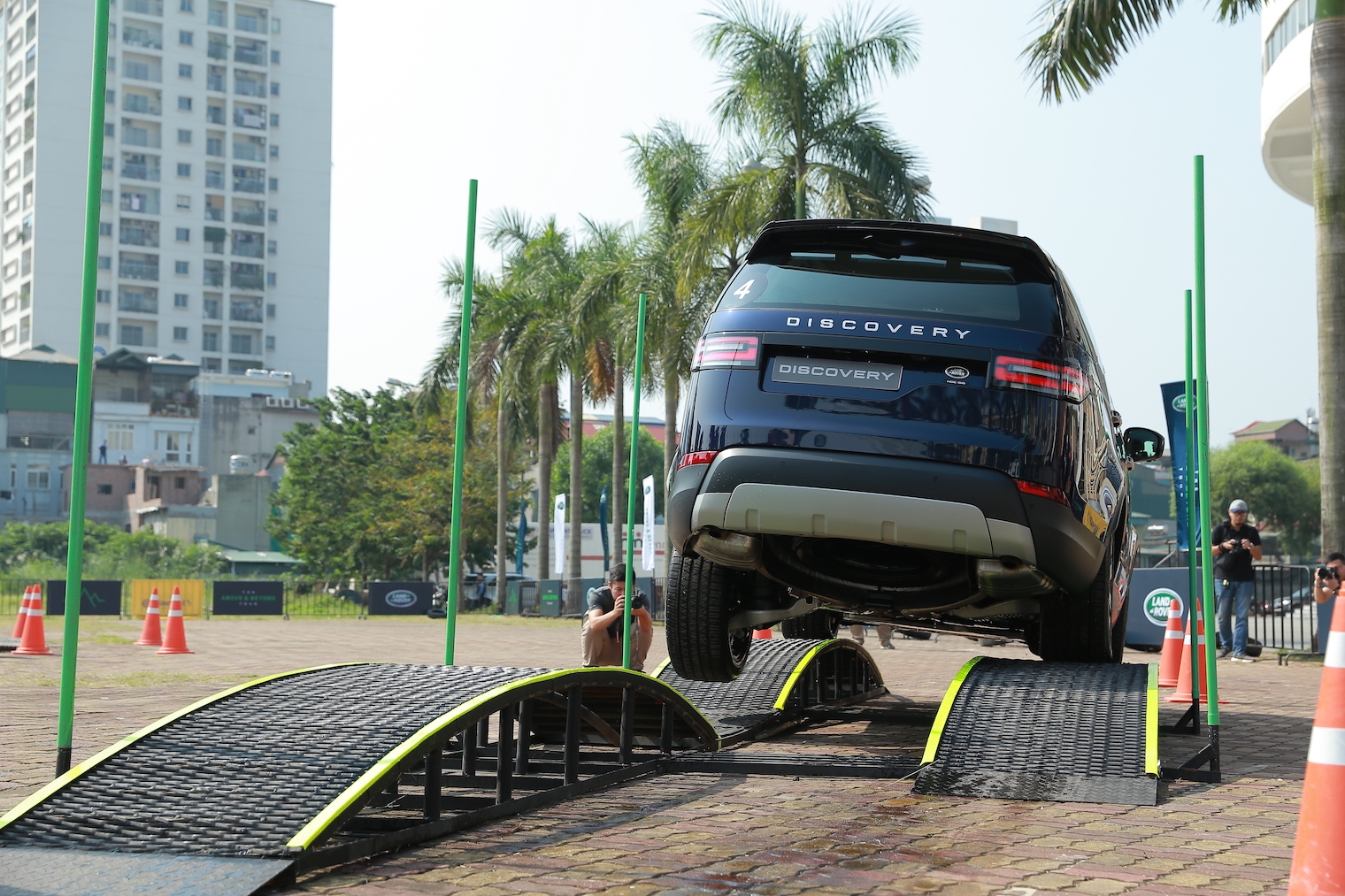 land rover chinh thuc mang nhung trai nghiem off road dac biet den ha noi