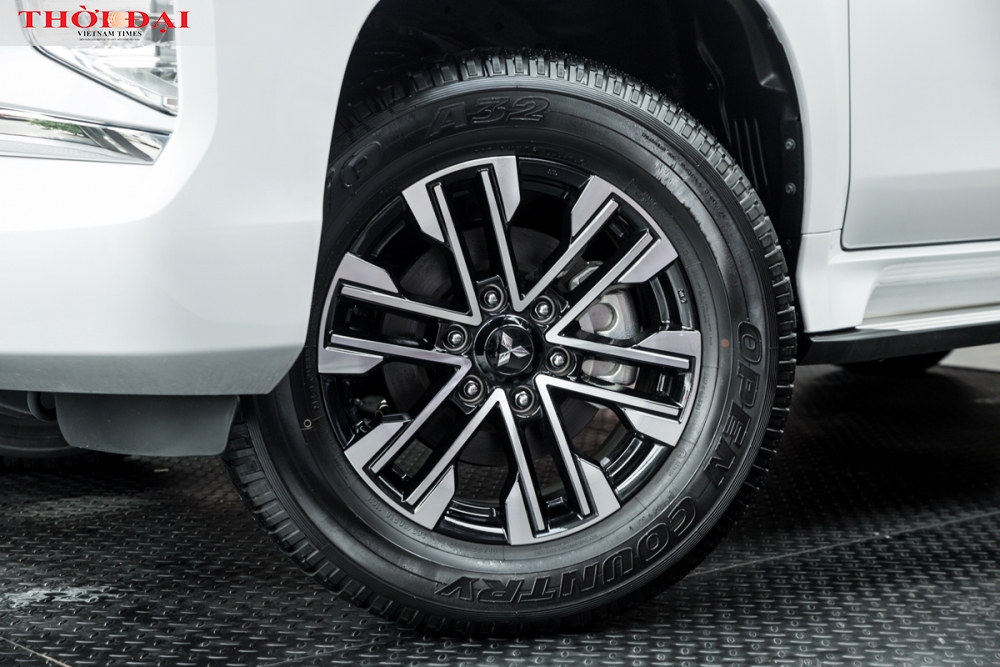 Chi tiết Mitsubishi Pajero Sport mới đang 'cháy hàng'