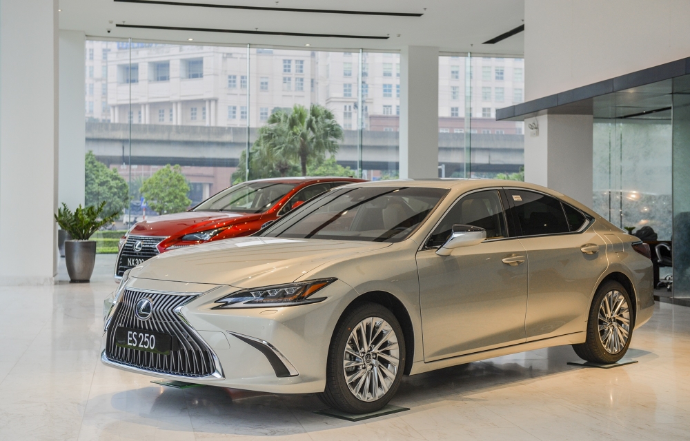 Lexus ES 2021 tại Việt Nam: Tăng an toàn, giá không đổi