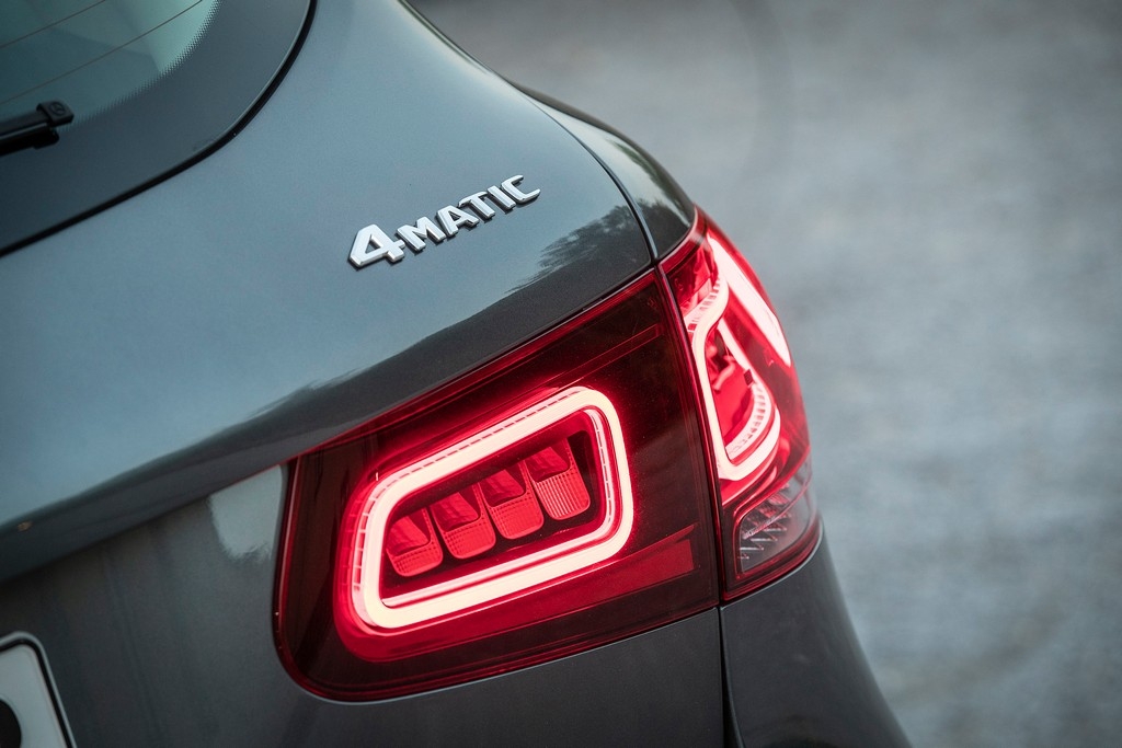 tang gia hon 300 trieu glc 300 4matic 2020 co gi dang tien