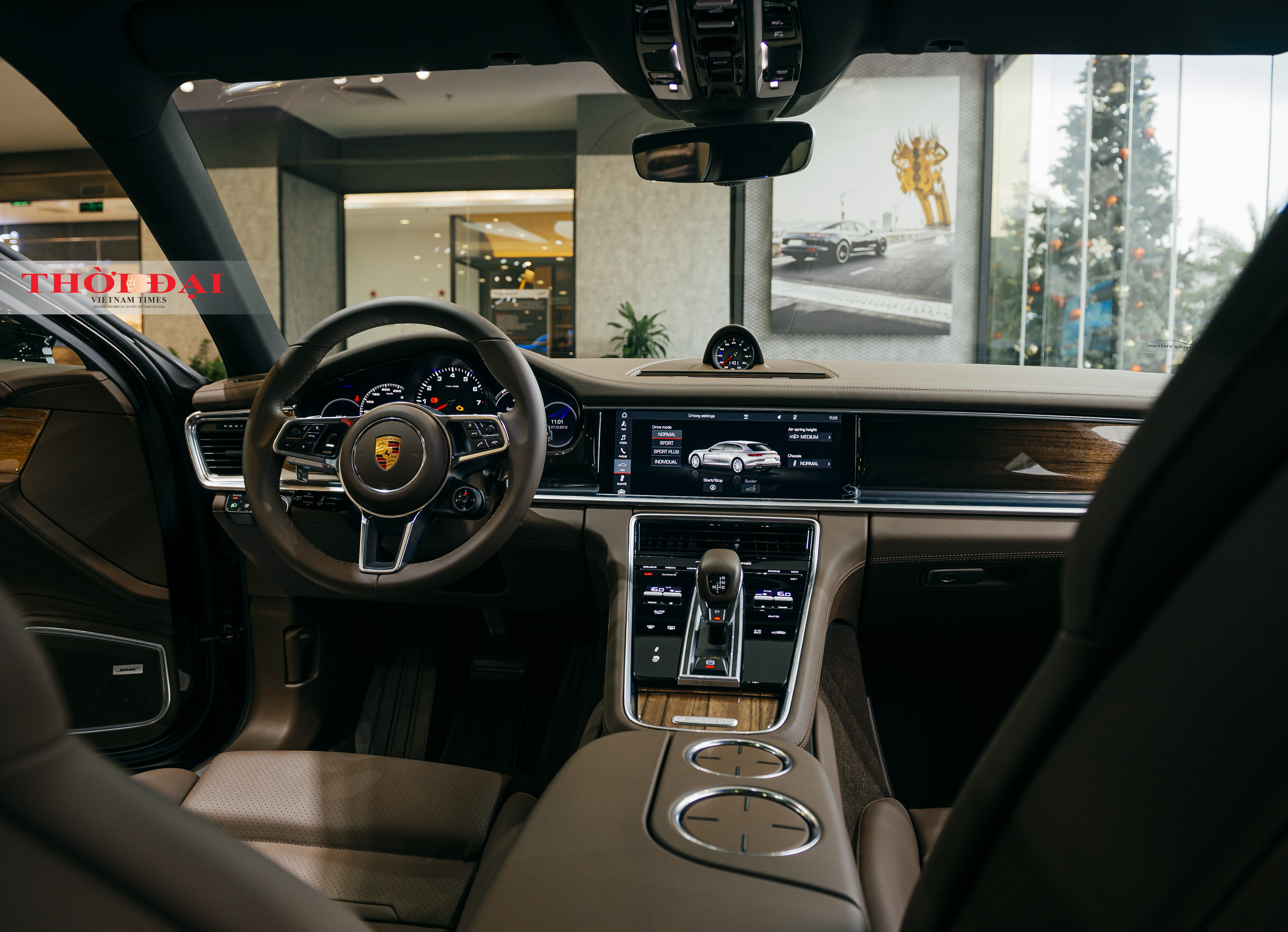 anh chi tiet porsche panamera 4 sport turismo co gia hon 66 ty dong