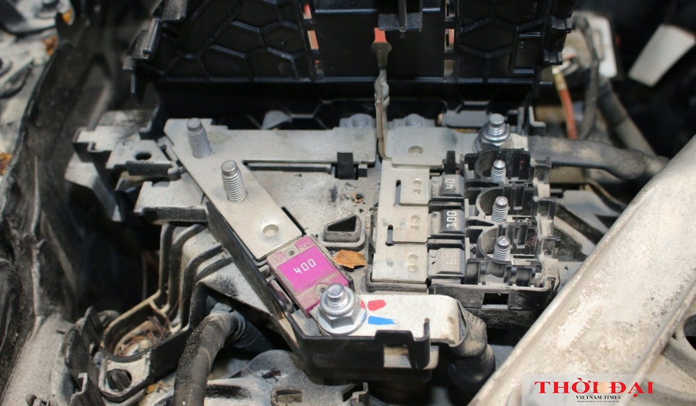 Chiếc Mercedes GLC bốc cháy hồi tháng 6 được mang đi diễu hành giữa phố