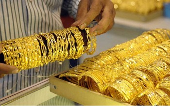 Giá vàng trong nước tăng, trái ngược với xu hướng của thế giới