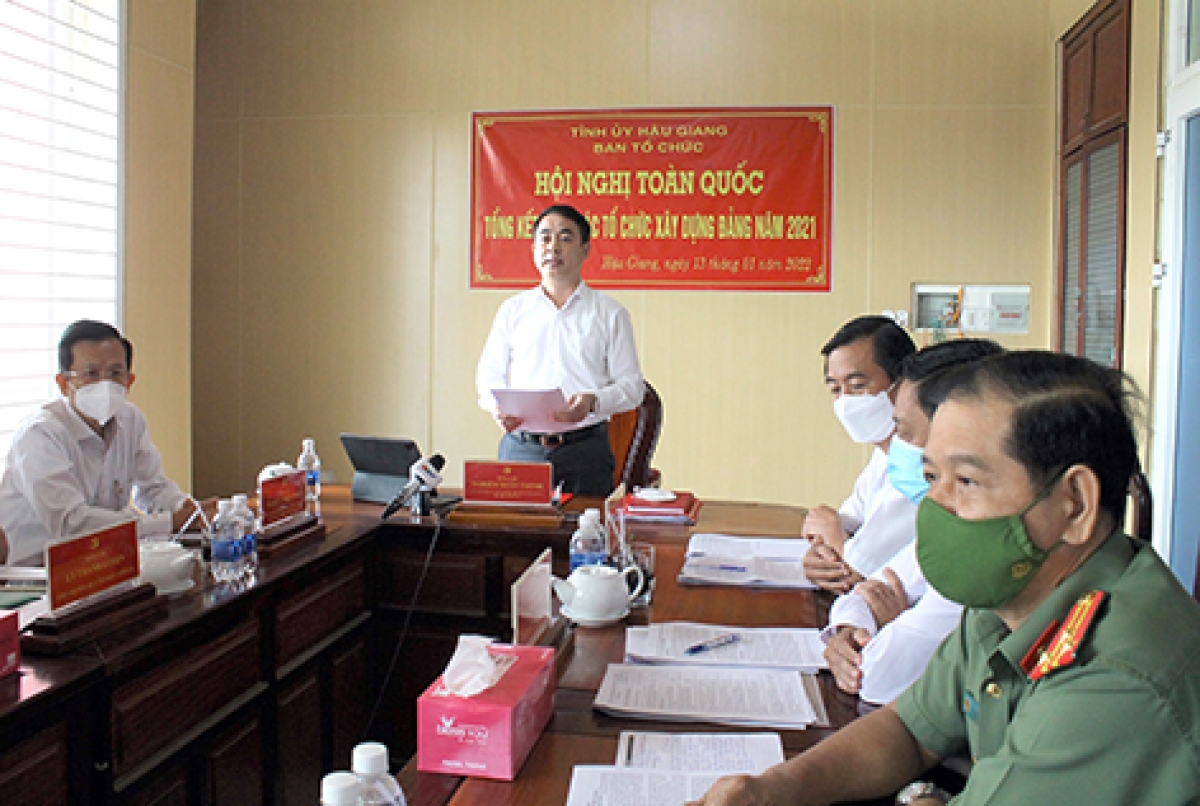 Ông Nghiêm Xuân Thành - Bí thư Tỉnh ủy Hậu Giang (đứng phát biểu, ảnh: Báo Hậu Giang)