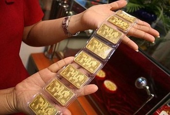 Sáng 21/1: Giá vàng trong nước đứng yên, vàng thế giới tăng mạnh
