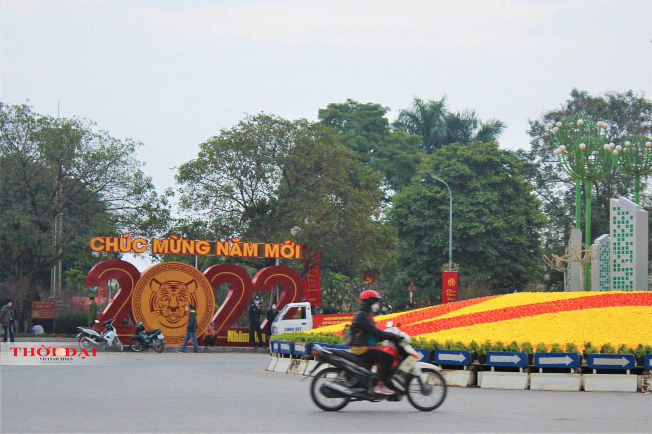 Không khí Tết tràn ngập tại các phố phường ở Hà Nội