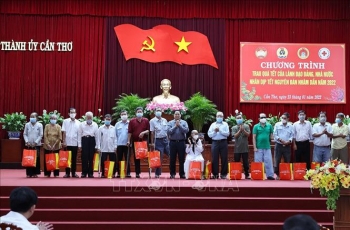 Thủ tướng Phạm Minh Chính thăm, tặng quà, chúc Tết nhân dân, cán bộ, chiến sĩ TP Cần Thơ
