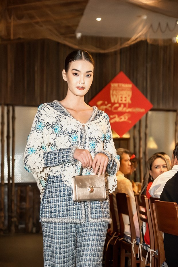 Bạn bè quốc tế ở Việt Nam thích thú trải nghiệm Tết cổ truyền Nam bộ