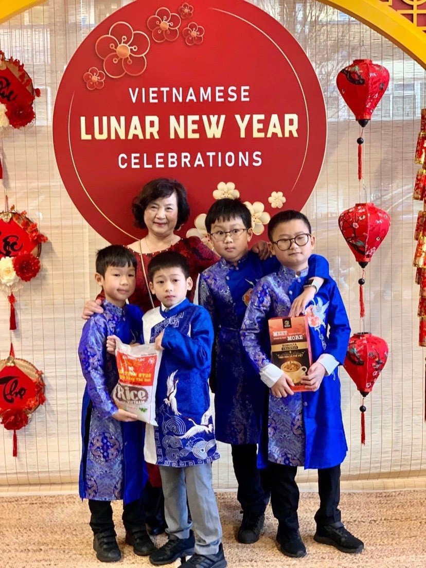 Không khí đầm ấm tại chương trình tết cộng đồng.