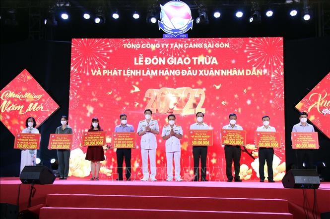 Tân Cảng Sài Gòn phát lệnh làm hàng đầu Xuân Nhâm Dần