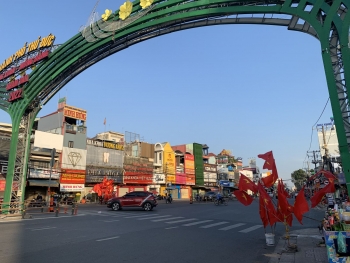 Mùng 1 Tết, đường phố TP Hồ Chí Minh thanh vắng, bình yên